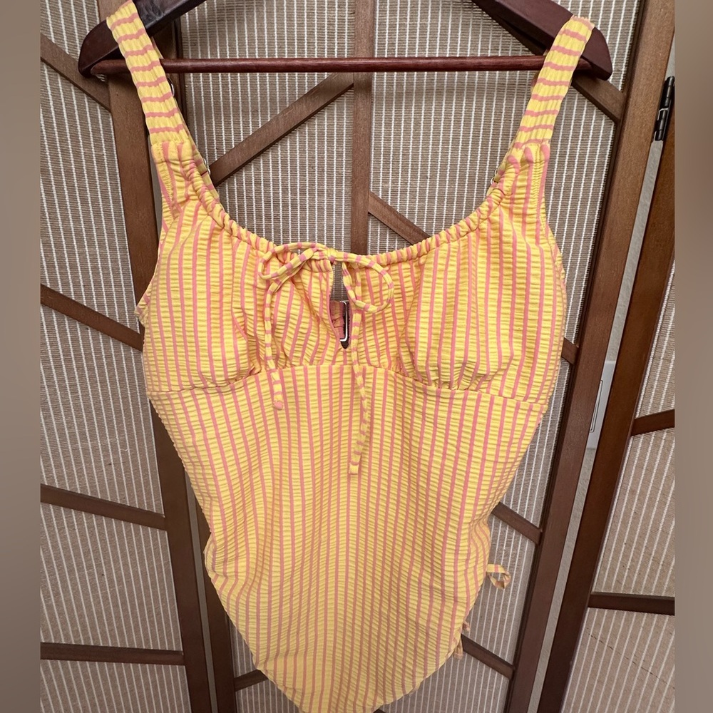 Adore Me women’s swimsuit size 1X and tote